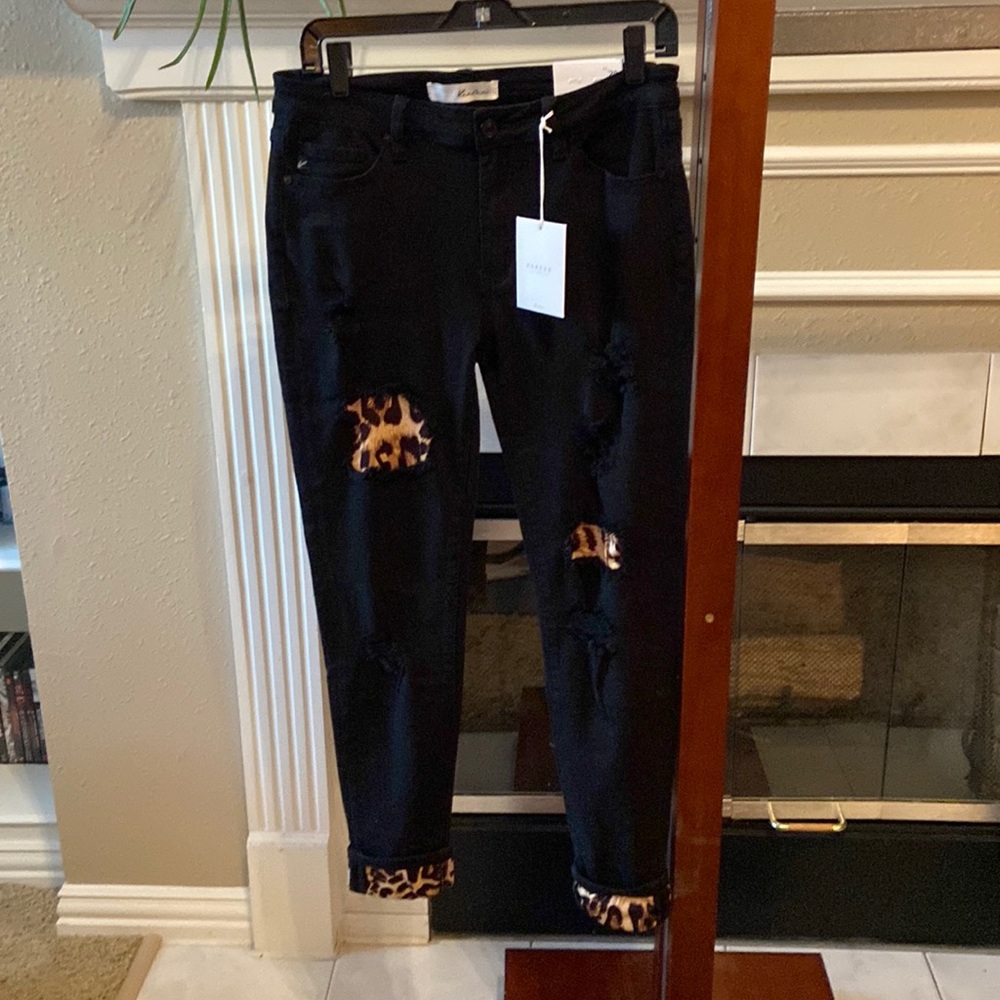 New with tags. Mid rise ankle skinny.  Super cute! Size 11/29